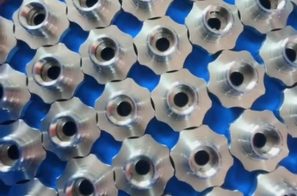 铝合金车铣花纹产品和生产实拍