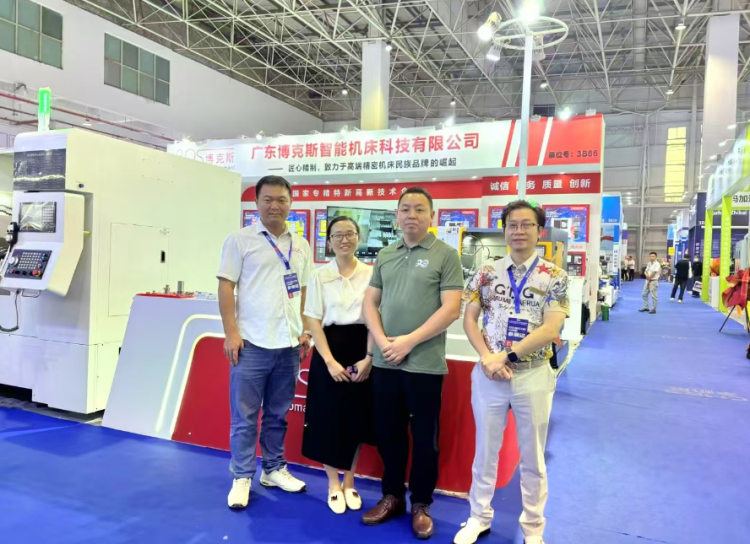 华机展现场采购11台车铣数控车床